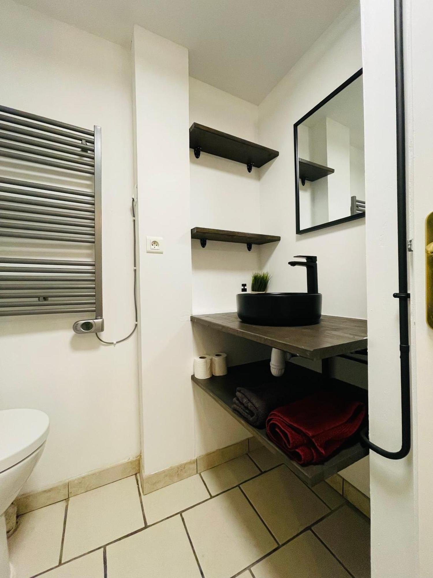 Charmant Appartement Au Coeur De Bourges Exterior foto