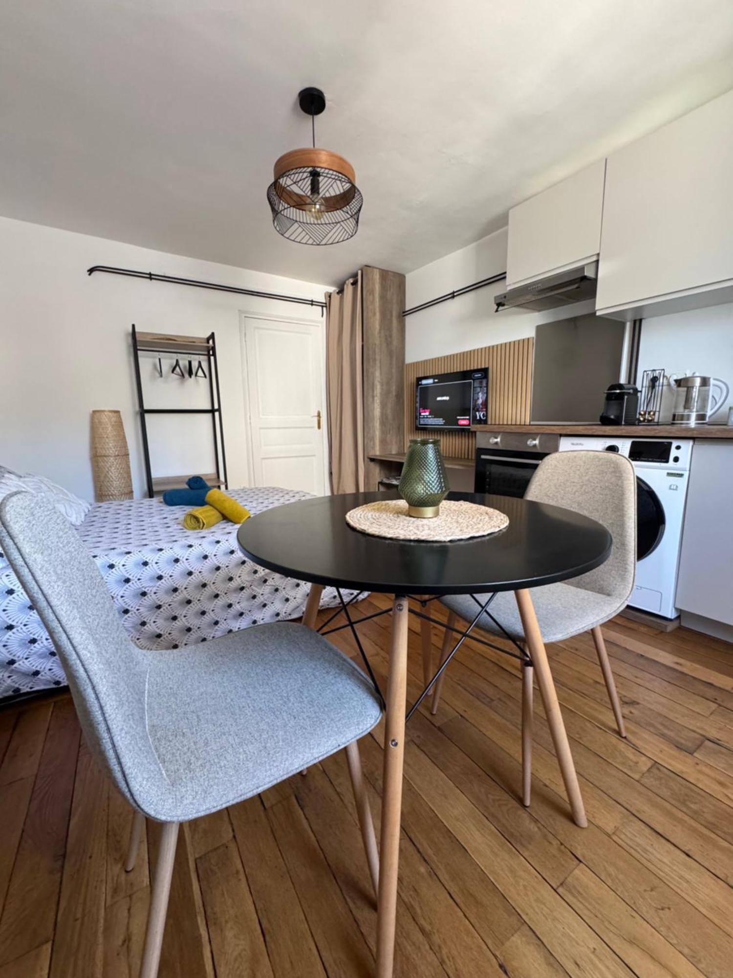 Charmant Appartement Au Coeur De Bourges Exterior foto