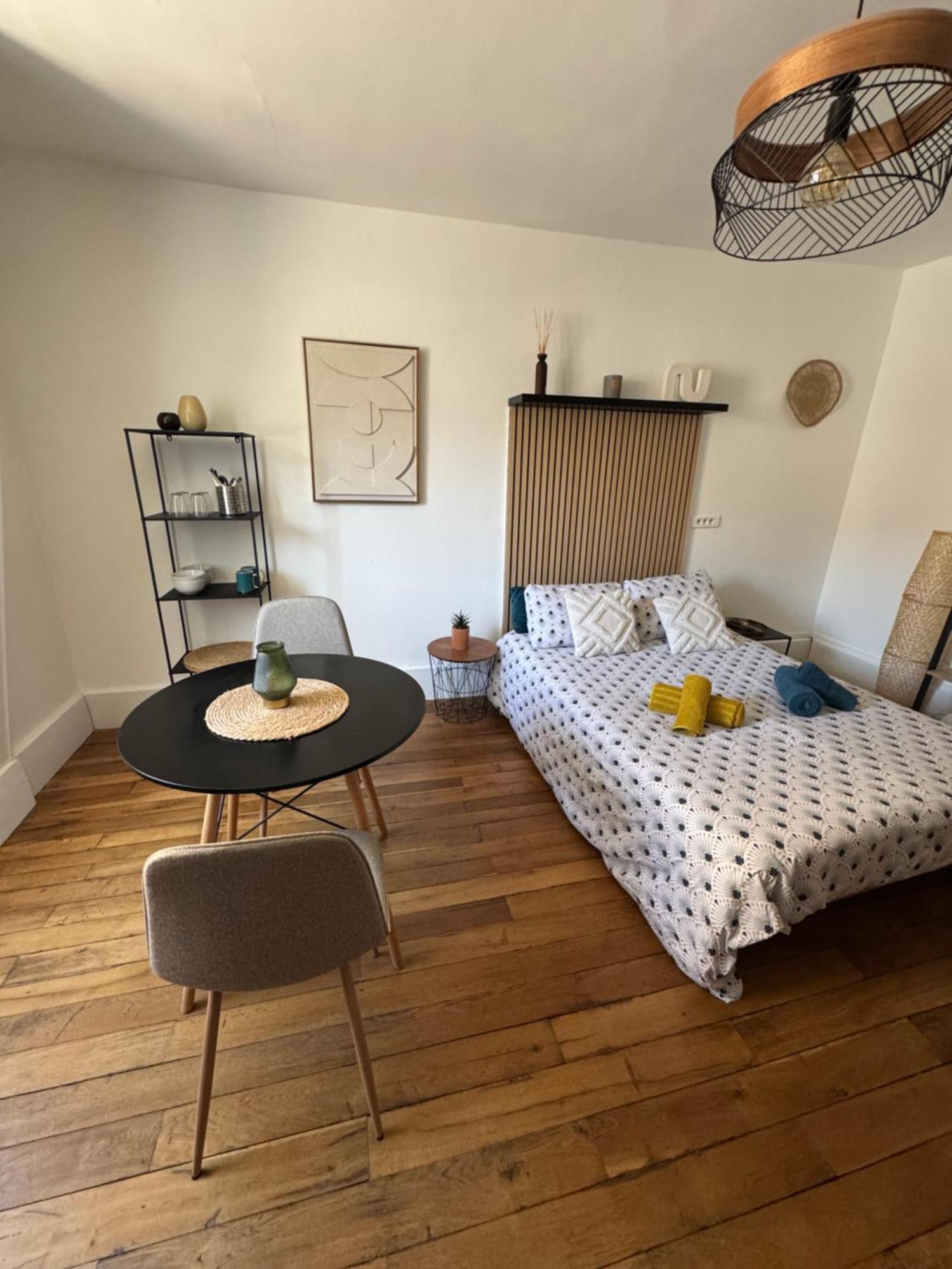 Charmant Appartement Au Coeur De Bourges Exterior foto