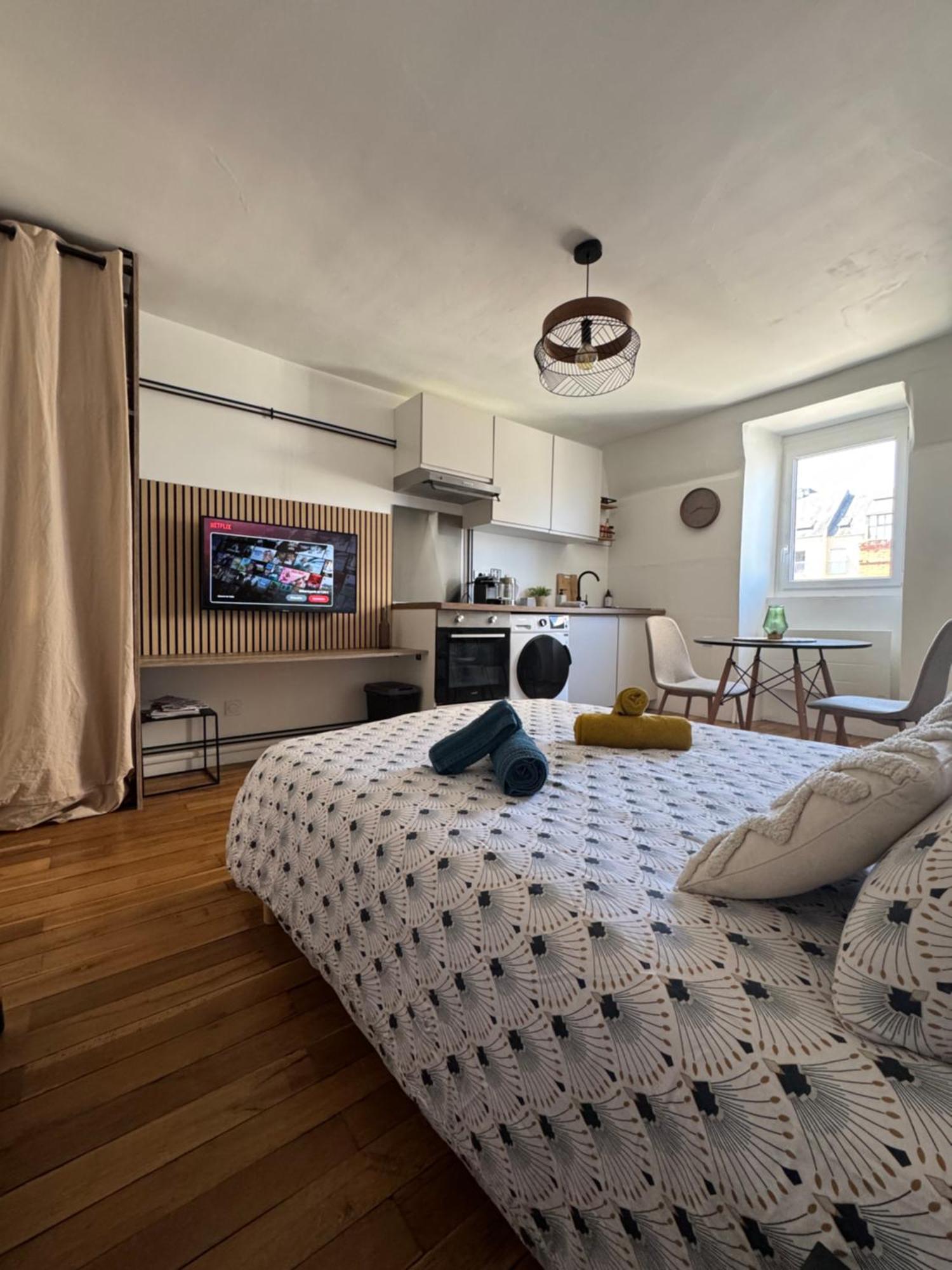 Charmant Appartement Au Coeur De Bourges Exterior foto