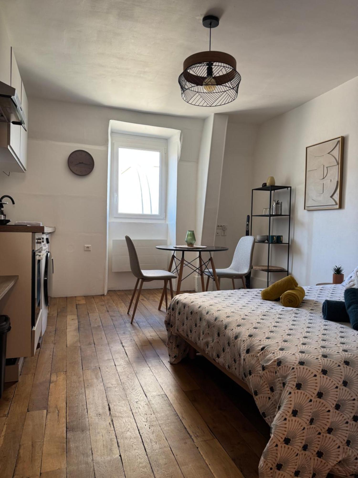 Charmant Appartement Au Coeur De Bourges Exterior foto